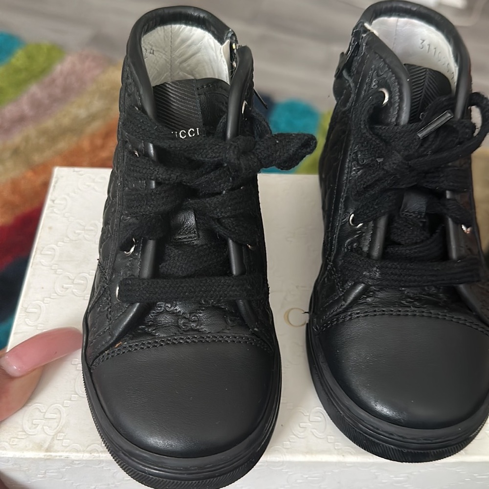 Gucci shoe’s toddler size 25